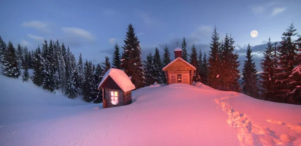 Lonely church in the wild mountains. — Stock Photo, Image