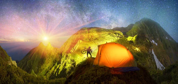 Tent in the Carpathian Mountains — Stock Photo, Image