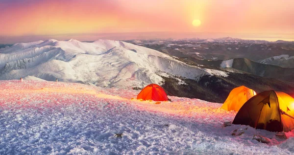Табір альпіністів на новий рік в Україні — стокове фото