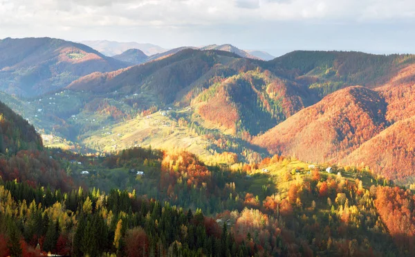 Карпатські гори холодна осінь — стокове фото