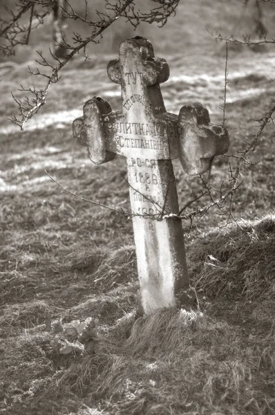 Monument around the church — Stock Photo, Image