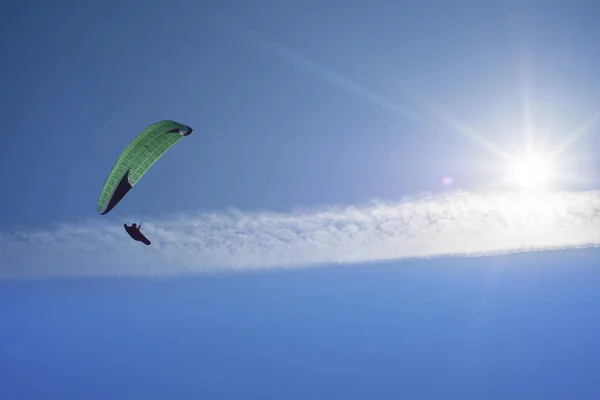 Air paragliding under the Sun — Stock Photo, Image