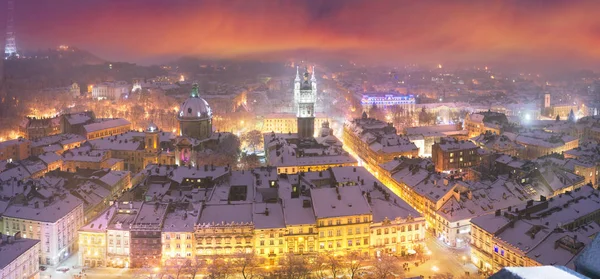 在利沃夫下雪的圣诞节 — 图库照片