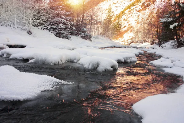 River Valley nel freddo amaro — Foto Stock