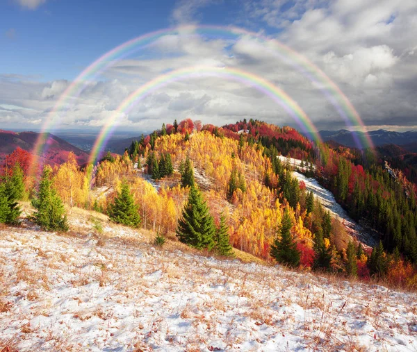 喀尔巴阡山脉在寒冷的秋天 — 图库照片