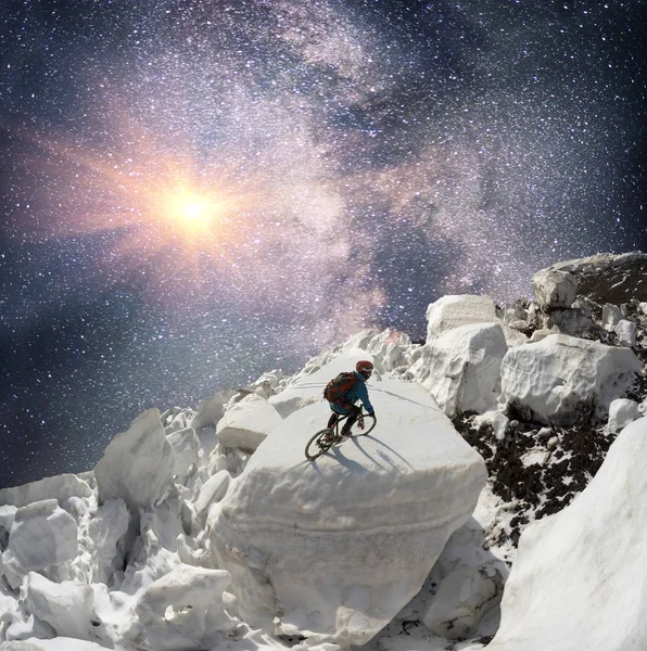 Racer on avalanche in Carpathians — Stock Photo, Image