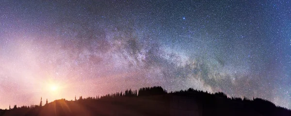 Stjärnhimmel ovanför jorden natursköna — Stockfoto