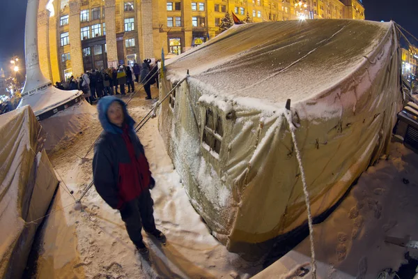 Sneeuw tenten in Kiev op Euromaidan — Stockfoto