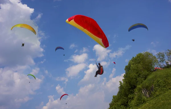 Yamaç paraşütü spor gök — Stok fotoğraf