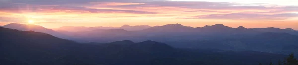 Akşam günbatımında Karpatlar — Stok fotoğraf