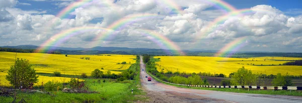 Зґвалтування полів і шосе — стокове фото