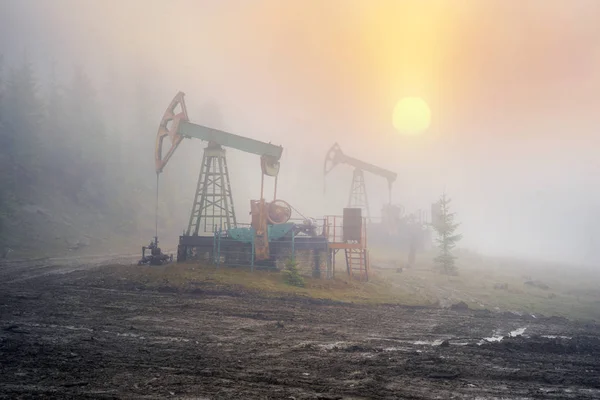 Pompe olio in montagna — Foto Stock