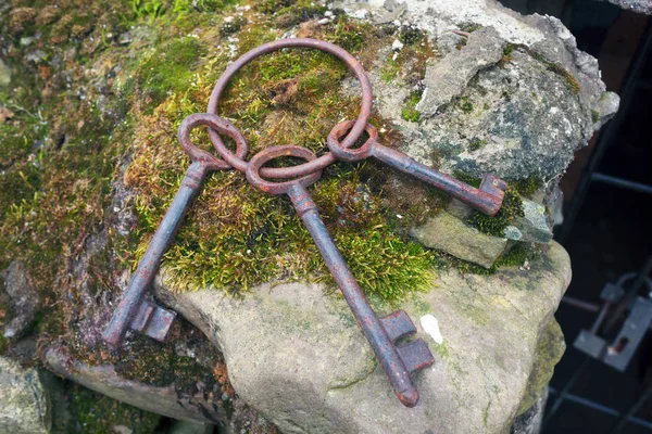 Llaves de metal monumento viejo — Foto de Stock