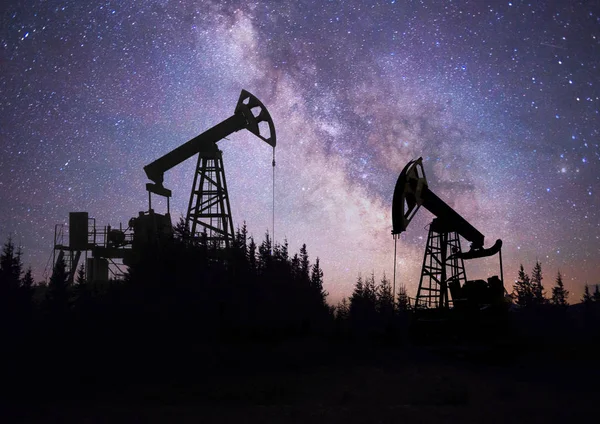 Bombas en el fondo de estrellas en los Cárpatos — Foto de Stock