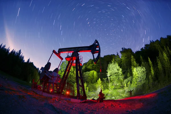 Pompy oleju z Ukrainy oilmen w Karpatach — Zdjęcie stockowe