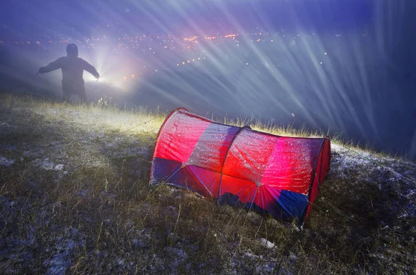 Tent half barrel on the first snow in Carpathians — Stock Photo, Image