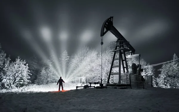 Synechka 山冬季石油生产 — 图库照片