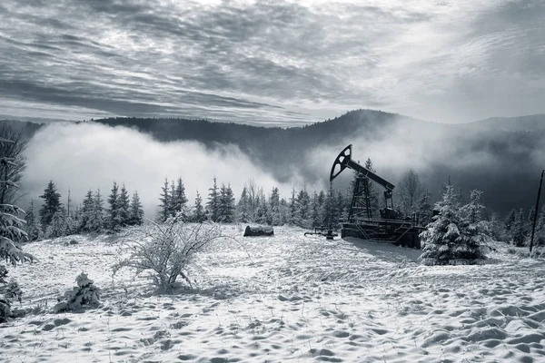 stock image Oil production in the winter on Mount Synechka