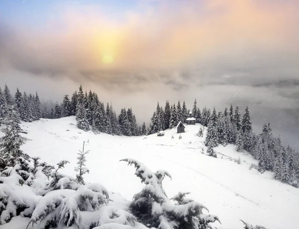 Монастир на снігові гори — стокове фото