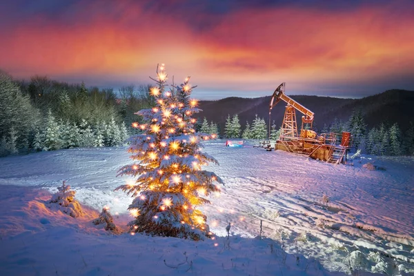 Oljeproduktionen i vintern på Mount Synechka — Stockfoto