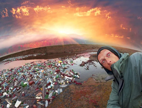 La basura plástica - la cultura baja de las personas — Foto de Stock