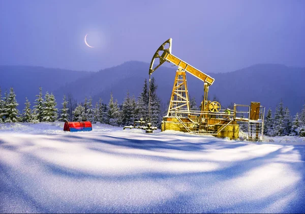 Produkcja ropy w zimie na Mount Synechka — Zdjęcie stockowe