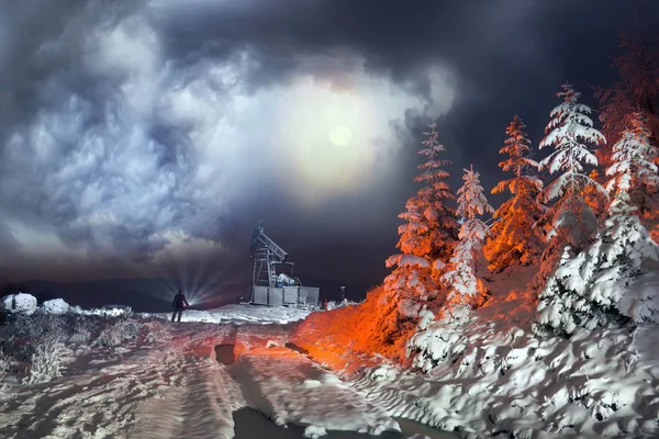 Produkce ropy v zimě na Mount Synechka — Stock fotografie
