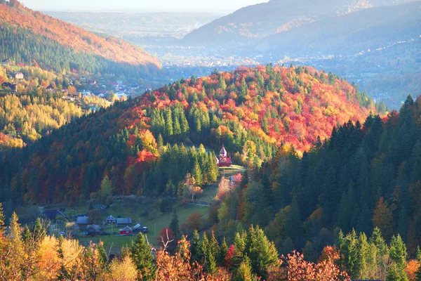 Templom felett Yaremche — Stock Fotó