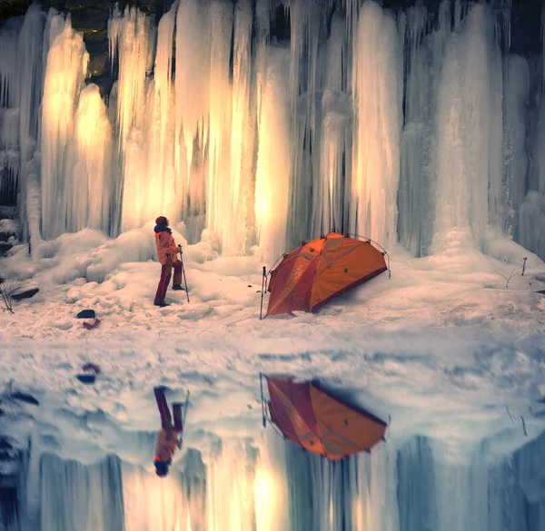 Queda de gelo nos Cárpatos ucranianos — Fotografia de Stock