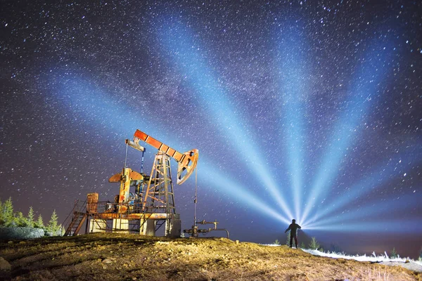 Technologie Classique Extraction Pétrole Gaz Par Pompes Électriques Avec Silhouette — Photo