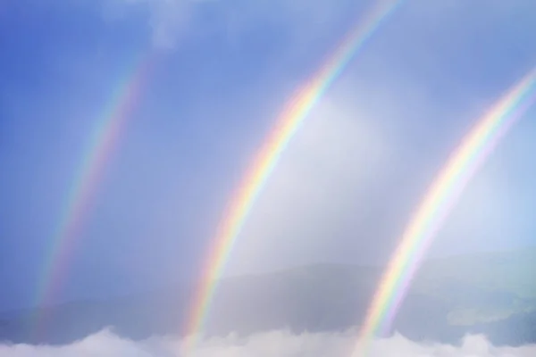 Sällsynt trippel rainbow, — Stockfoto