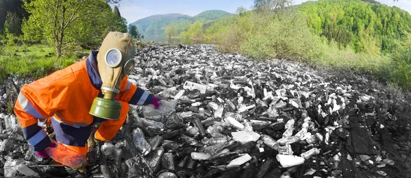 Operazione speciale per ripulire il fiume dai detriti — Foto Stock