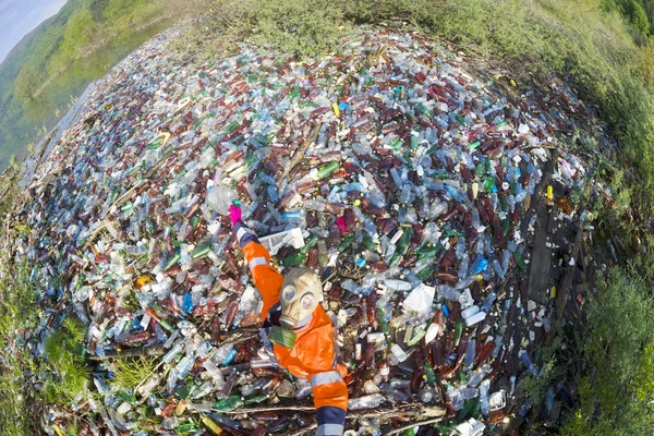 Spezialeinsatz zur Säuberung des Flusses von Schutt — Stockfoto