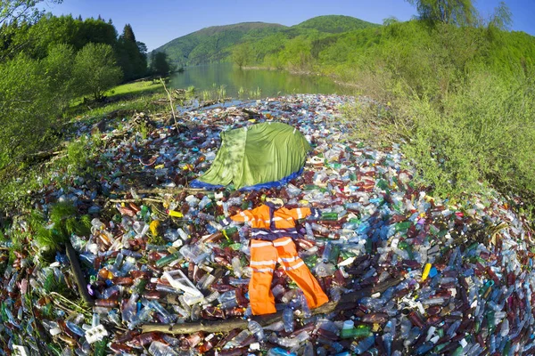 Enkaz nehirden buraya temizlemek için özel işlem — Stok fotoğraf