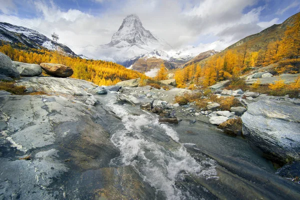Matterhorn over a mountain stream in autumn — Stock Photo, Image