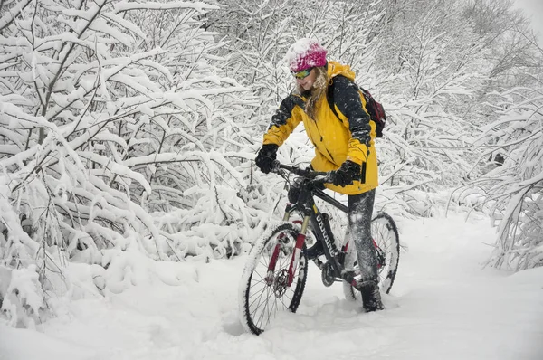 A walk in bicycle�� snowfall — Stock Photo, Image