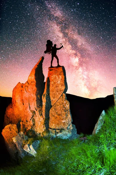 Symbol of victory in the mountains — Stock Photo, Image