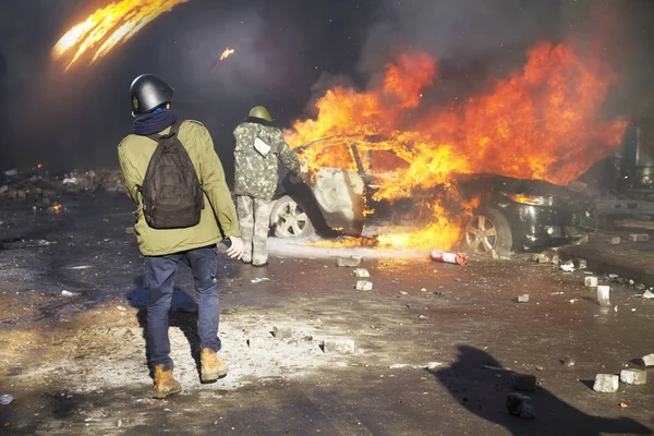 Lutas entre rebeldes e policiais — Fotografia de Stock