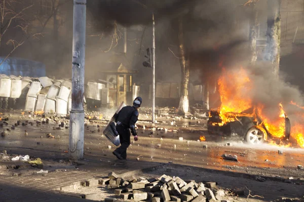 İsyancılarla polis arasındaki kavgalar — Stok fotoğraf