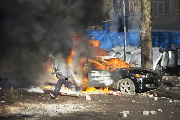 Slagsmål mellan rebeller och polis — Stockfoto