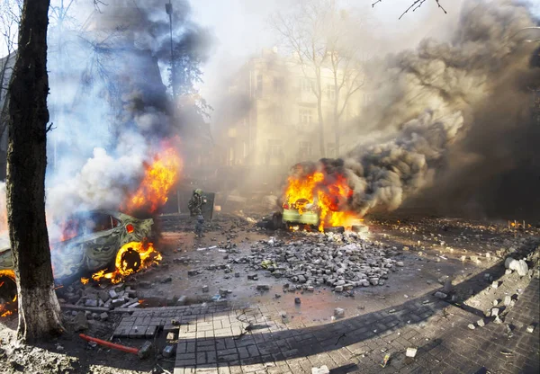 Kämpfe zwischen Rebellen und Polizei — Stockfoto