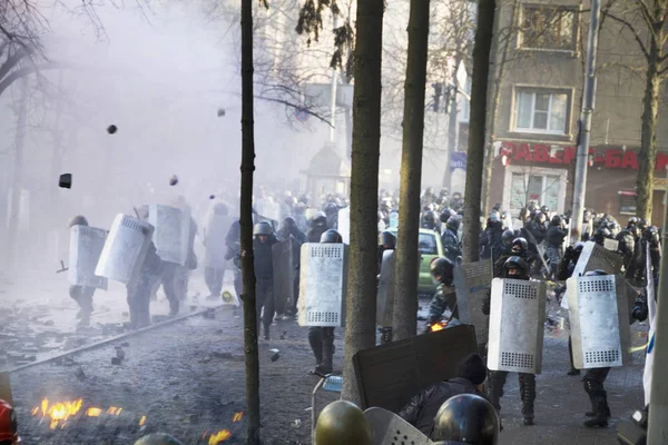 Lutas entre rebeldes e policiais — Fotografia de Stock