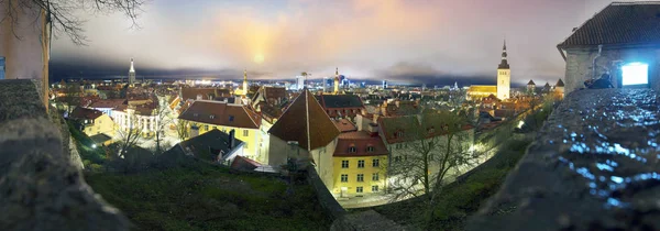 Panorama van de middeleeuwse Tallinn — Stockfoto