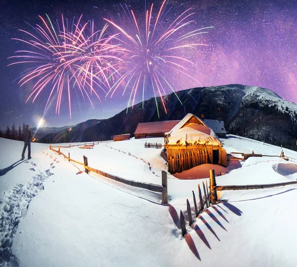 Vuurwerk in een berg huis — Stockfoto