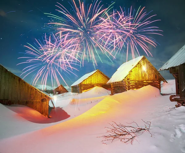 Fuochi d'artificio in una casa di montagna — Foto Stock