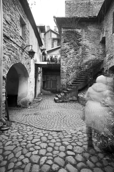 Tallinn 'deki avlu eski — Stok fotoğraf