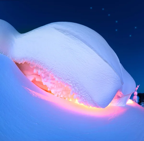 Snowy cornice on the mountain at night Big Dipper — Stock Photo, Image