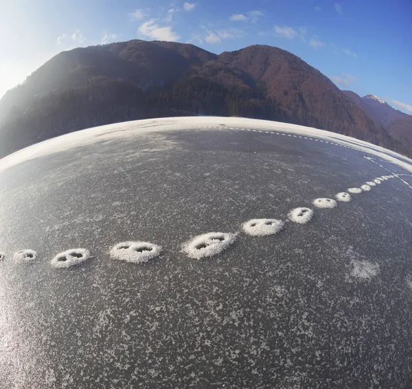 冷凍の高山湖 — ストック写真