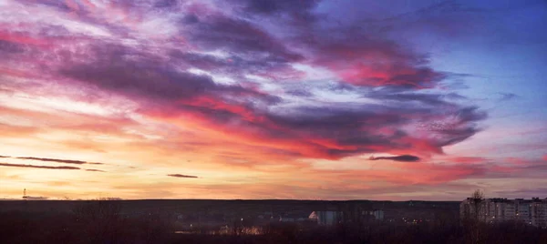 Вогненний захід сонця в небі — стокове фото