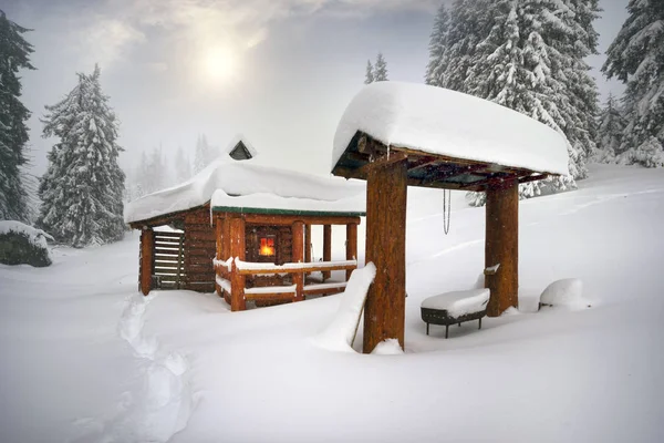 House rescuers in the Alpine mountains — Stock Photo, Image